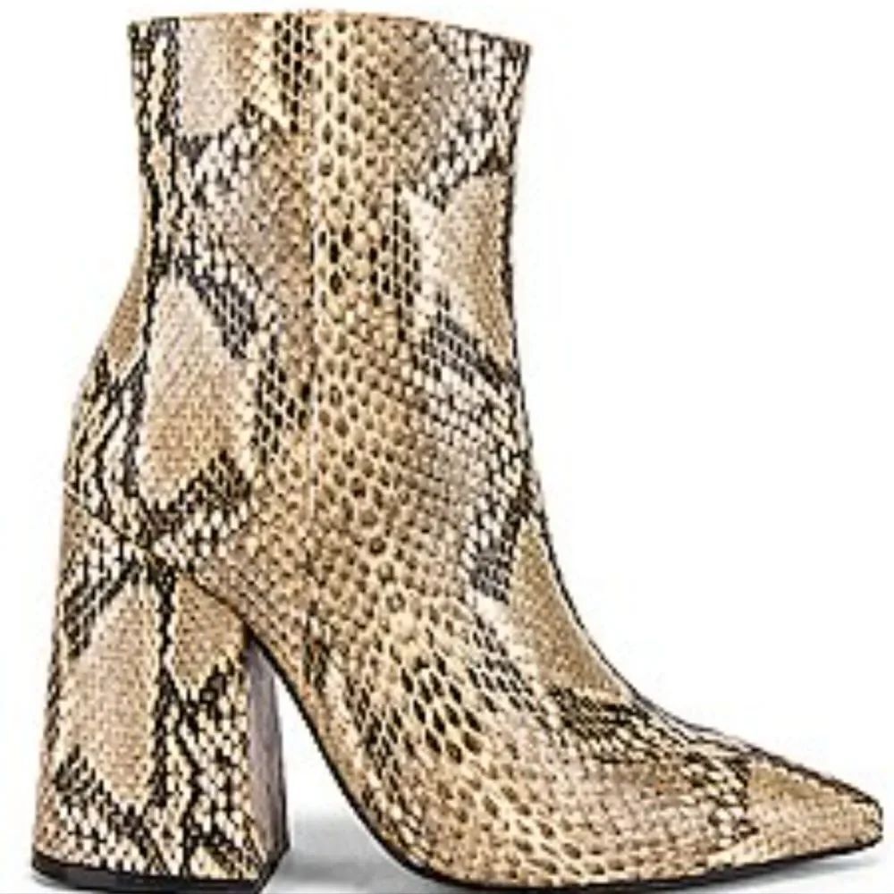 SUGAR SGR-EVVIE ANIMAL PRINT POINTED TOE BLOCK HEEL ANKLE BOOTIE